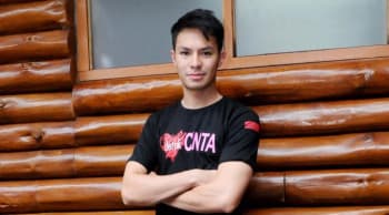 Unggah Video Mobil Terbalik dan Ringsek, Fero Walandouw Kecelakaan?