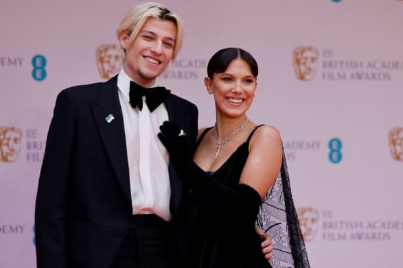 Millie Bobby Brown Kenalkan Pacar Baru di Red Carpet BAFTA 2022