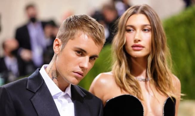 Hailey Baldwin Alami Gejala Stroke, Perubahan Sikap Justin Bieber Jadi Sorotan