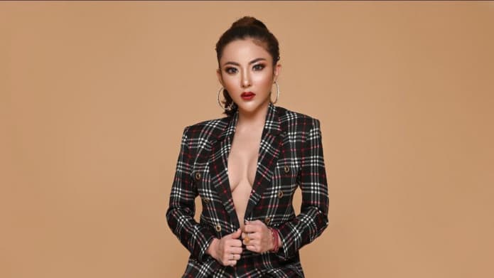 Lepas Hijab, Ayu Aulia Kembali Unggah Foto Seksi di Sosmed