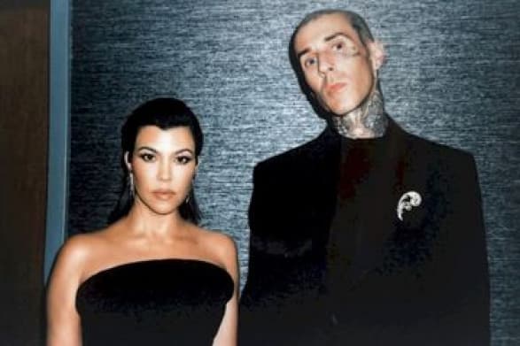 Kabar Bahagia, Kourtney Kardashian Resmi Menikah dengan Travis Barker di Las Vegas