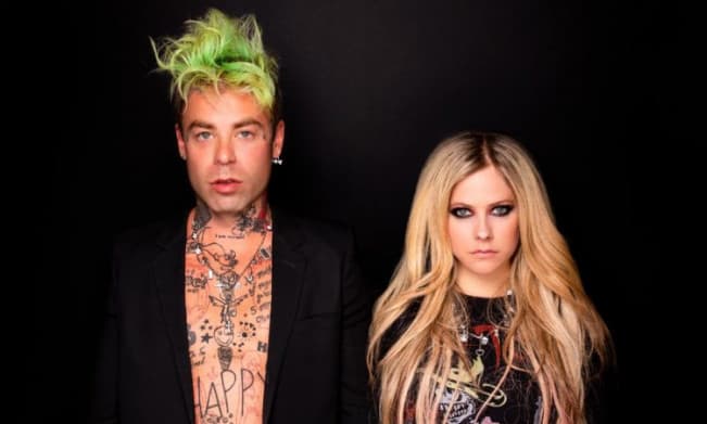 Dilamar Mod Sun di Paris, Avril Lavigne Pamer Cincin Berbentuk Hati