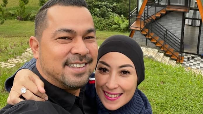 Annisa Trihapsari Umumkan Hamil Anak Keempat di Usia 45 Tahun