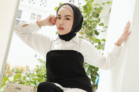 Ibunda Ditemukan Tak Sadarkan Diri, Medina Zein Panik