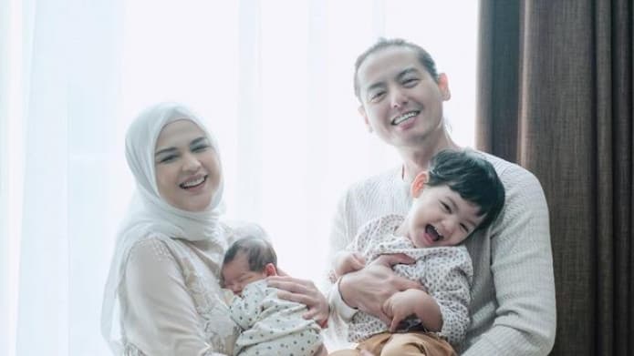 Dikaruniai Anak Kedua, Roger Danuarta Umumkan Nama Sang Buah Hati