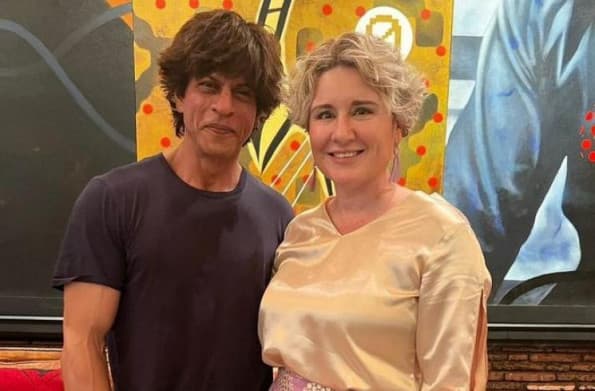 Shah Rukh Khan Sambut Duta Besar, Gaya Rambutnya Tuai Kritik Netizen