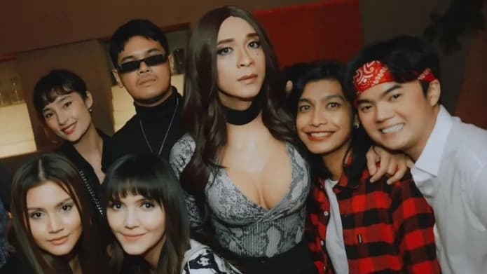 Reaksi Pedas Aming Tanggapi Netizen yang Minta Tutupi Belahan Dadanya