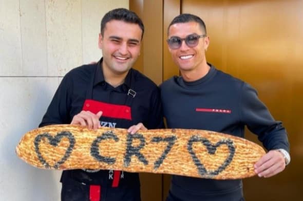 Koki Viral Asal Turki Chef CZN Burak Idap Tumor Otak?
