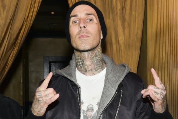 Heboh! Travis Barker Mendadak Dilarikan ke Rumah Sakit