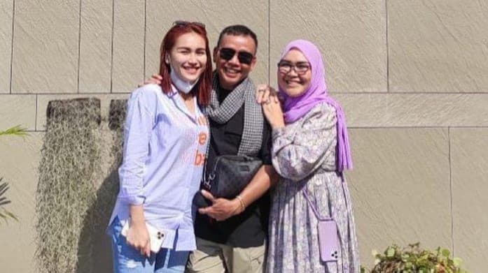 Ayah Ayu Ting Ting Dilarikan ke Rumah Sakit, Umi Kalsum Tulis Pesan Menyentuh