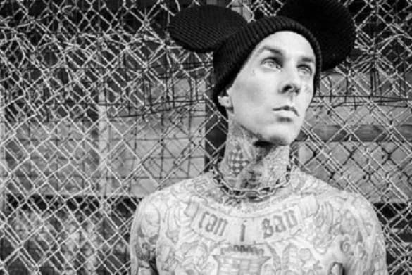 Dilarikan ke Rumah Sakit, Ini Penyebab Travis Barker Alami Radang Pankreas!