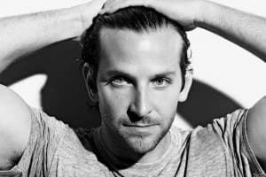 Heboh! Bradley Cooper Pacari Politisi Amerika Huma Abedin