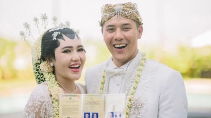 Inilah Tujuan Bulan Madu Via Vallen dan Chevra Yolandi