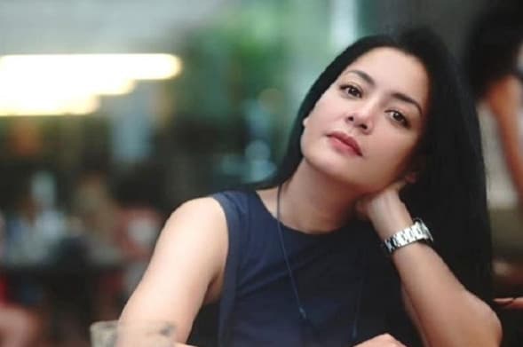 Pakai Baju Terbuka Usai Umroh, Lulu Tobing Kena Sindir Netizen