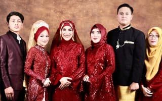 Rumah Digembok, Kakak Kandung Menangis Tak Bisa Ambil Barang Peninggalan Dorce Gamalama