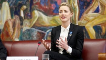 Amber Heard Jual Rumah Demi Lunasi Denda Rp148 Miliar ke Johnny Depp