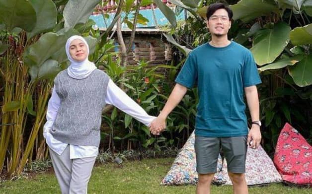 7 Tahun Menikah, Nycta Gina Izinkan Kinos Poligami