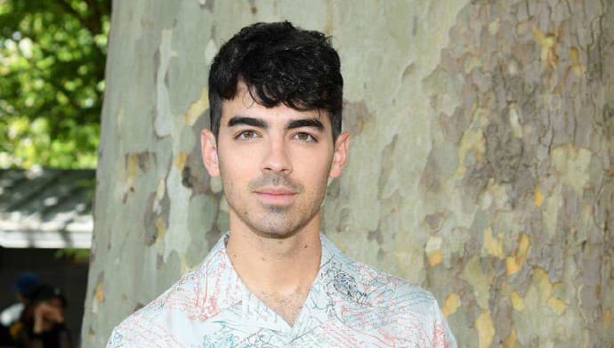 Heboh Joe Jonas Bangga Pakai Botox: Tidak Berlebihan!