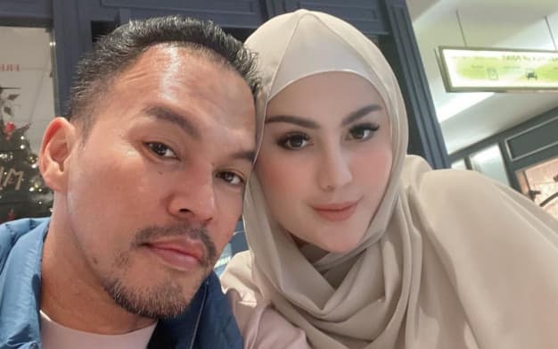 Jennifer Dunn Diduga Lepas Hijab, Banjir Hujatan Netizen