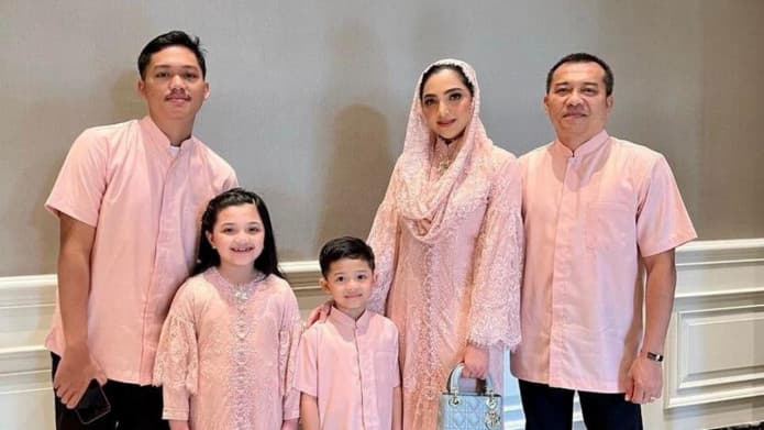 Ungkapan Syukur Ashanty Akhirnya Jalani Umroh Sekeluarga