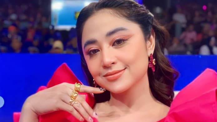 Haters Sujud Minta Maaf, Ini Jawaban Pihak Dewi Perssik Soal Damai