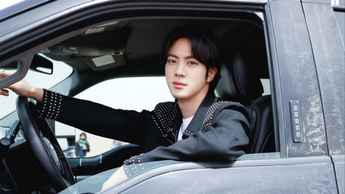 Bukan Hanya Tanggal, Agensi Akhirnya Umumkan Status Wajib Militer Jin BTS