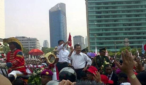 Jokowi Naik Kereta Kencana