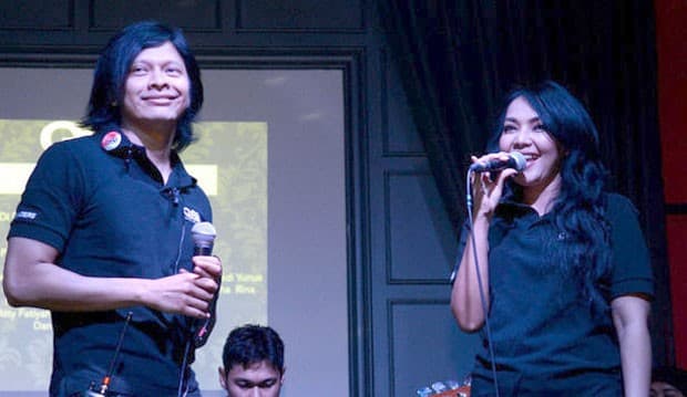 Duet Kado Pernikahan