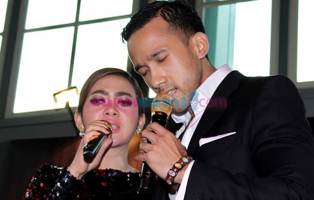 Duet Manja Syahrini dan Maruli