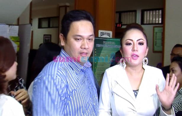 Farhat Abbas Ancam Nia dan Anaknya