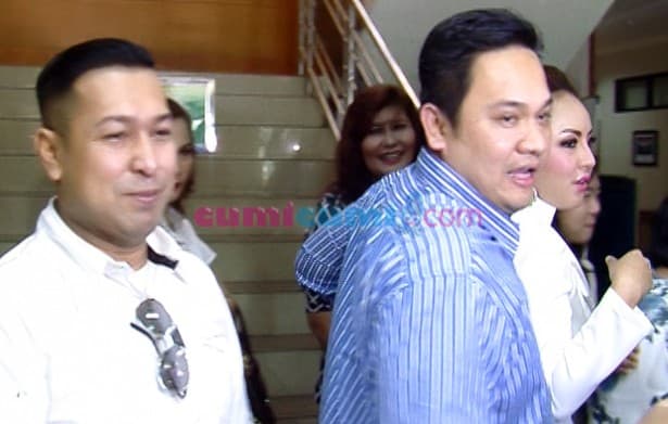 Regina Tuding Suami Bawa Kabur Mobil