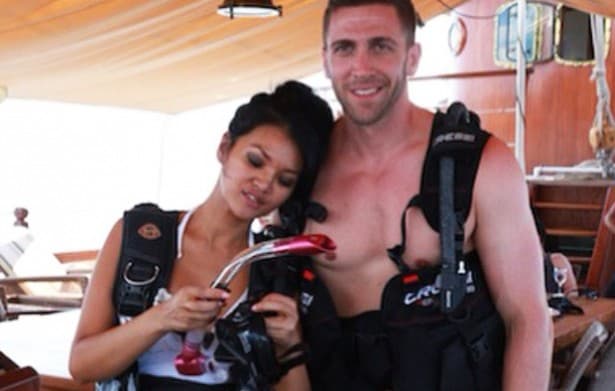 Farah Quinn Mesra Dengan Pria Bule