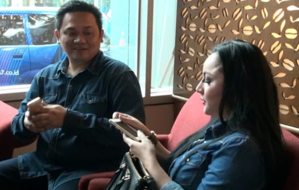 Farhat Abbas-Regina Beli Rumah?