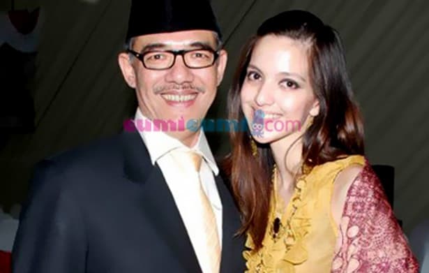 Ayahanda Nia Ramadhani Meninggal dunia