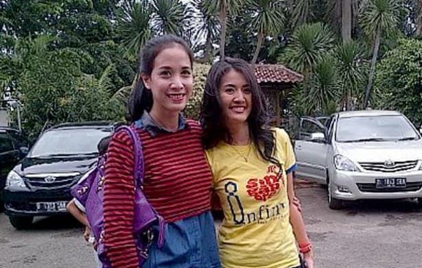 Fanny Fabriana dan Asti Ananta Besuk Roger Danuarta