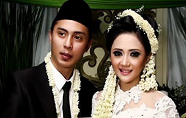 Aida Saskia Dilarang Hamil Dulu