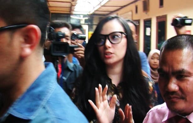 Ayah Tanggapi Kabar Asmirandah Pindah Agama