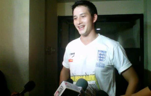 Mike Lewis Bawa Anak ke Malaysia
