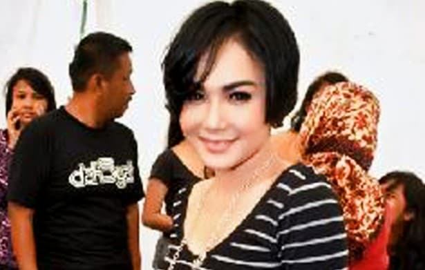 Yuni Shara Betah Sendiri