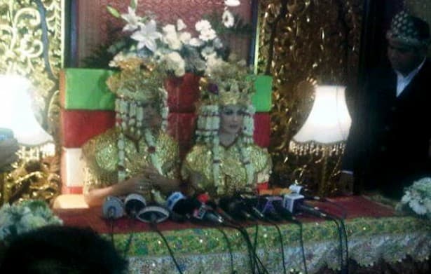 Arumi Bachsin dan Emil Bulan Madu ke Inggris