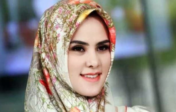 Angel Lelga Memutuskan Berjilbab