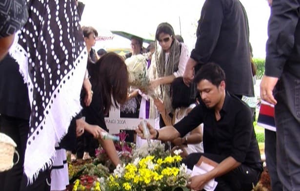 Ibunda Thomas dan Sultan Djorgi Dimakamkan