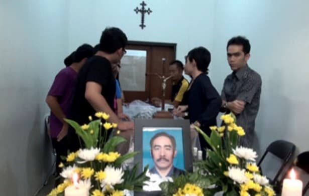 Ayah Mertua Yama Carlos Meninggal Dunia