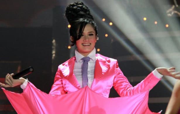 Mulan Jameela Rela Tak Nyaman Demi Penampilan Unik