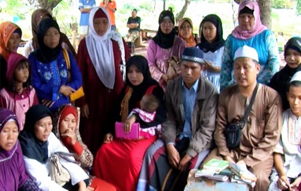 Makam Uje Kembali Diserbu Peziarah