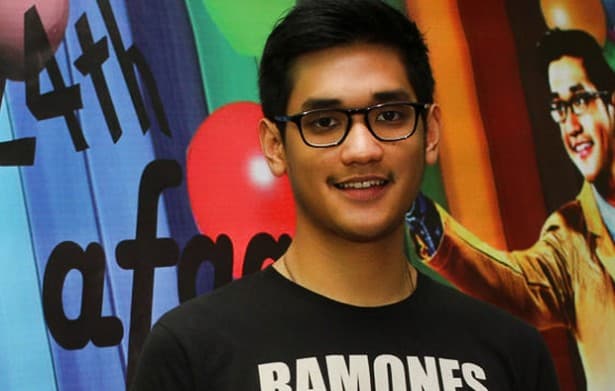 Afgan Dihadiahi Puisi Oleh Anak Yatim