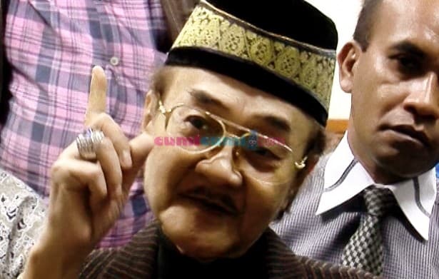 Eyang Subur Lepaskan Empat Istrinya