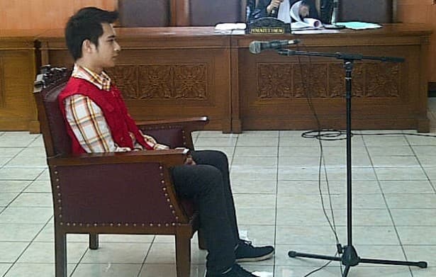 Eza Gionino Dituntut Lima Bulan Penjara