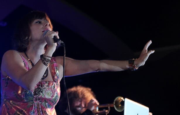 Konser Lenka, Santai Tapi Asyik