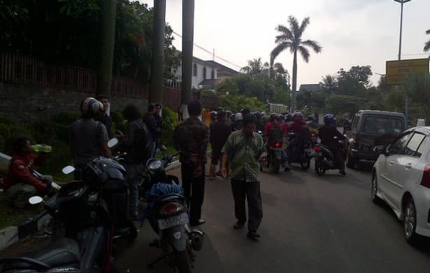 Warga Masih Berdatangan ke Lokasi Kecelakaan Uje